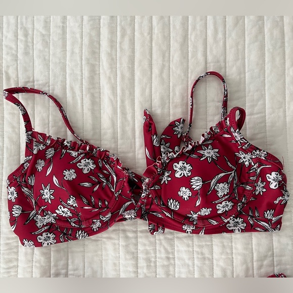 Red & white bikini - Picture 2 of 4